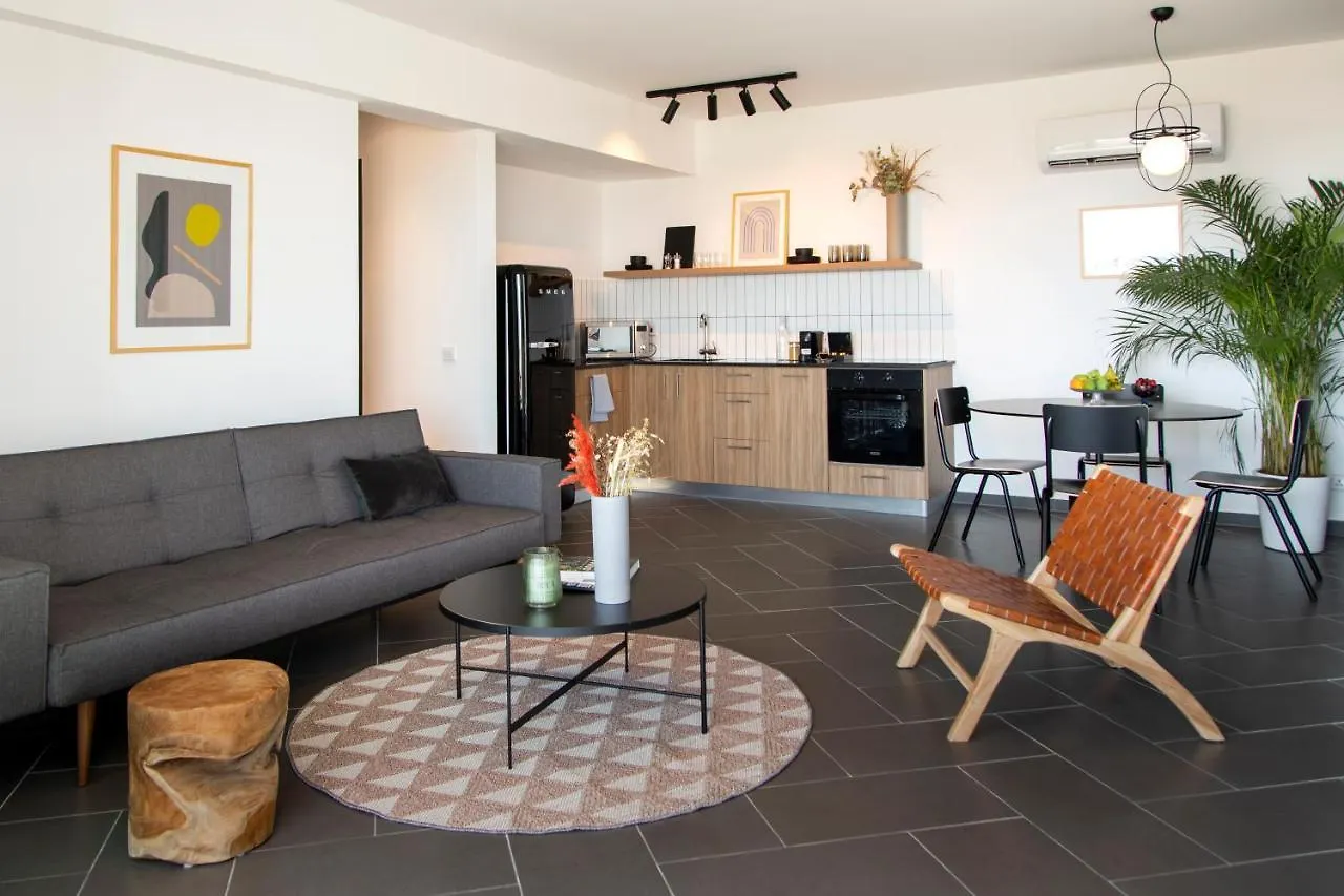 Liv Urban Suites 拉纳卡 4*,  塞浦路斯