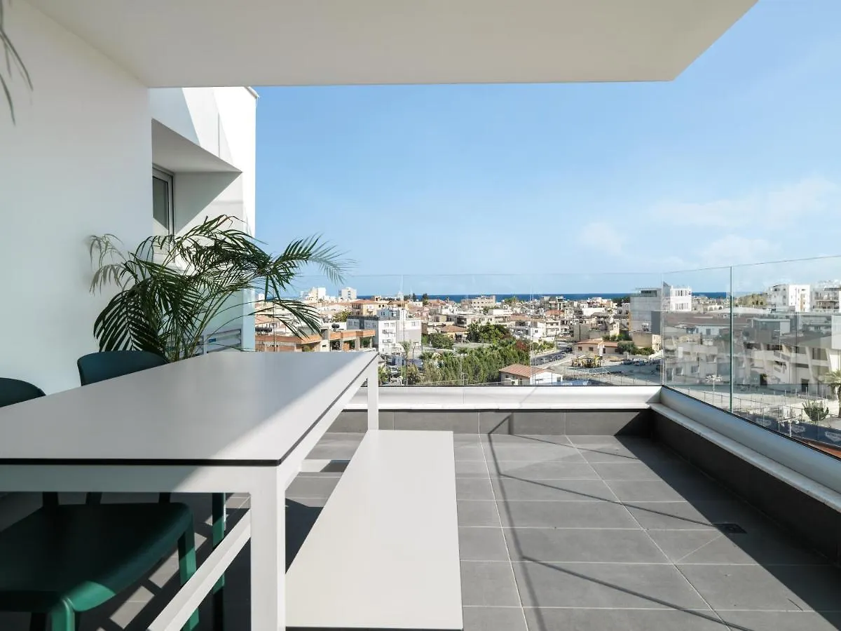 Liv Urban Suites 拉纳卡 公寓式酒店
