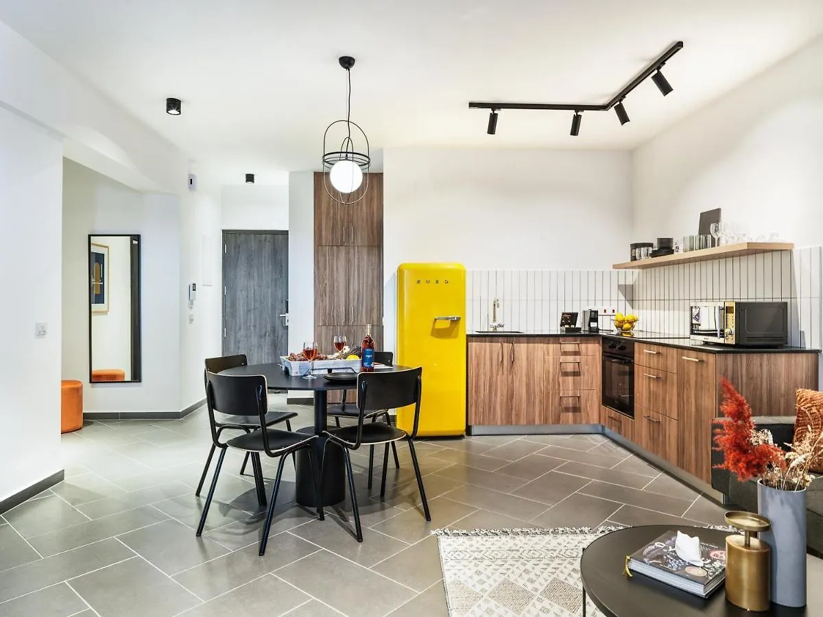 Liv Urban Suites 拉纳卡 4*,  塞浦路斯
