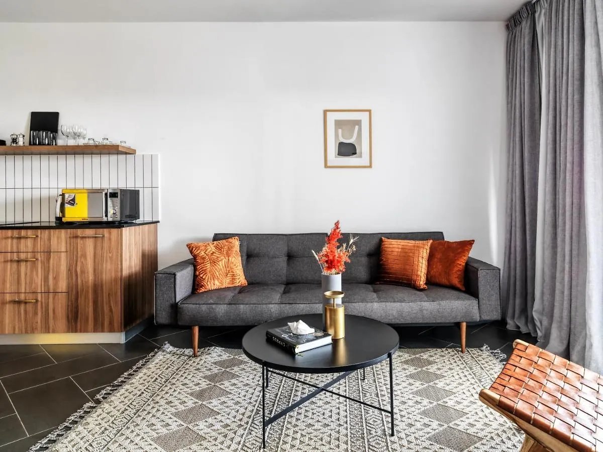 Liv Urban Suites 拉纳卡 公寓式酒店