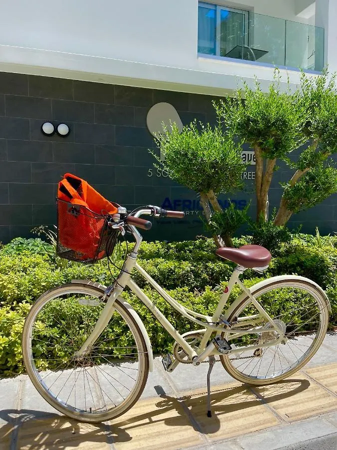 Liv Urban Suites 拉纳卡 4*,  塞浦路斯